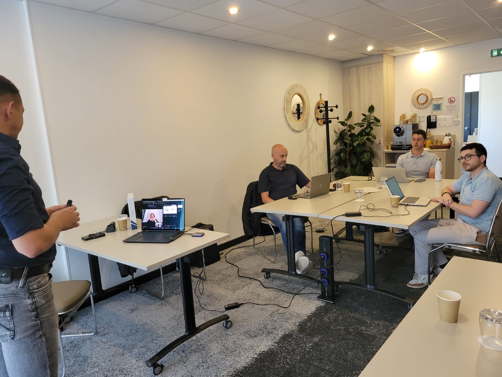 Séance de travail en équipe chez HoliRisk